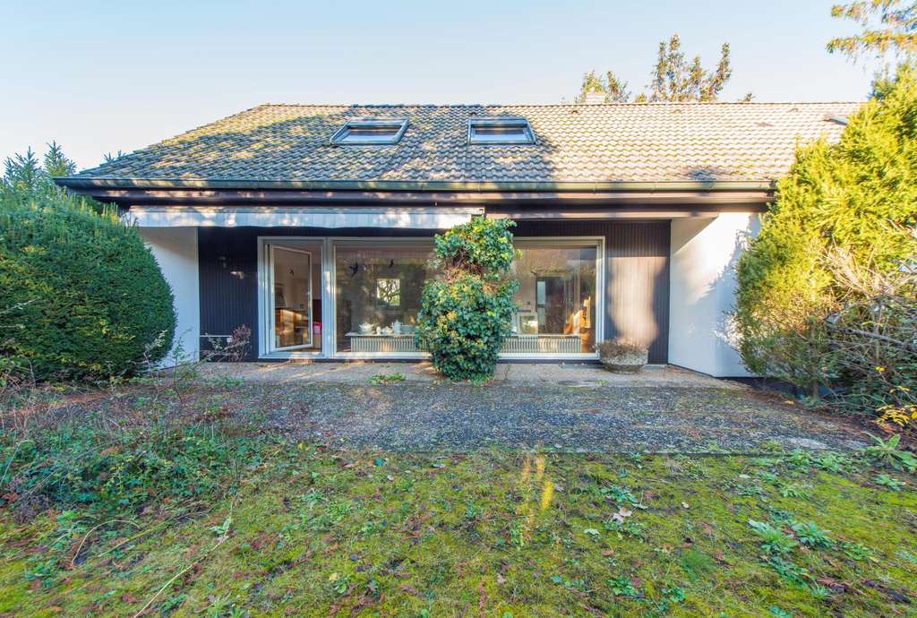 Immobilie in Bickenbach - Einfamilienhaus mit vielen großen Zimmern, schönes Südgrundstück und super großer Keller - Bild 1