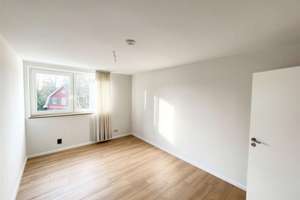 Wohnqualität zum Wohlfühlen – modernisierte Dachgeschosswohnung mit Gartennutzung – Die vollständige Adresse der Immobilie erhältst du vom Anbieter., 45239 Werden, Essen – Vorschaubild 4