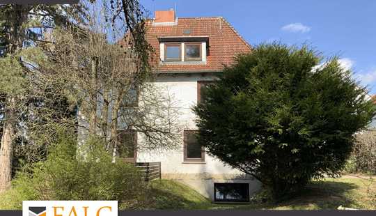 Bild von Stadtvilla zum Sanieren auf großzügigem Grund