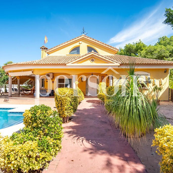 Villa zum Verkauf in Torre de Porta Coeli