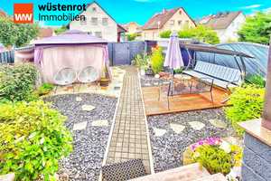 Reihenhaus in Rödermark mit ganz viel Klasse! 5-ZKB RMH, EBK, 3 Stlpl., Terrasse, Garten & Balkon! – Offenbach (Kreis) – Vorschaubild 1