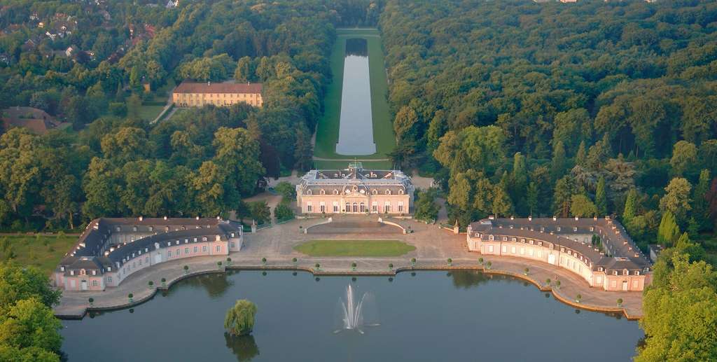 Exklusives Grundstück vis-à-vis des Schlossparkres - für Doppelhausvilla von b.on baupartner