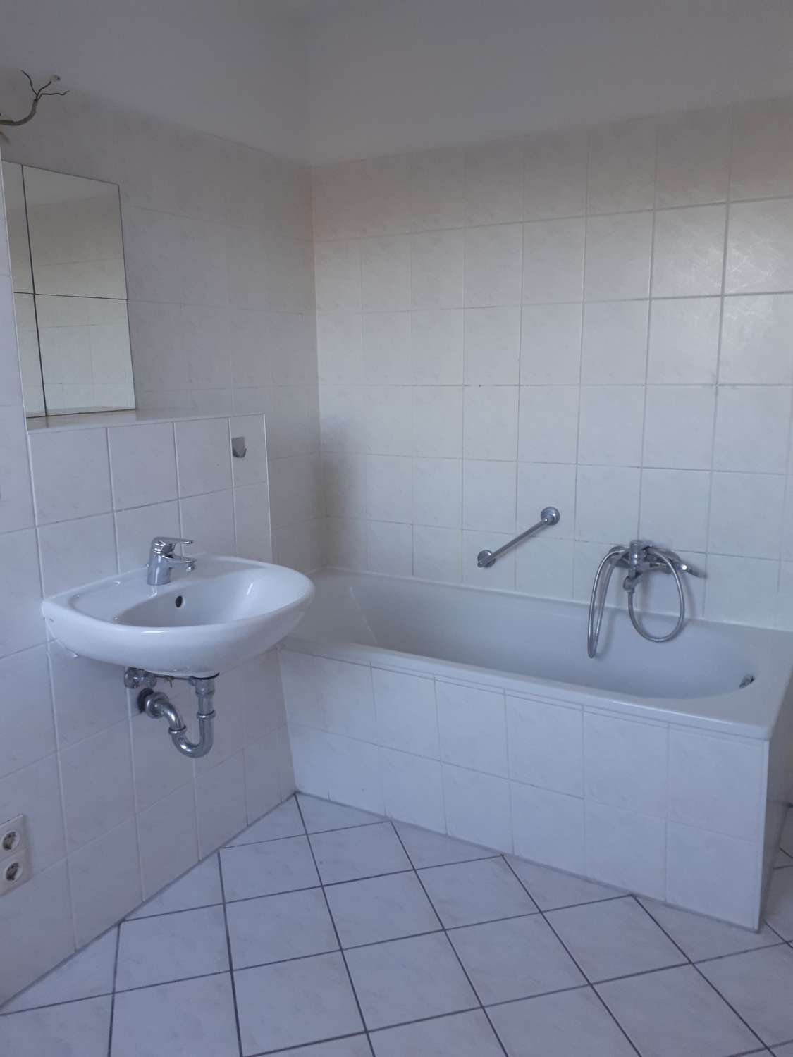 Immobilie in Bad Langensalza - vermietete 3-Zimmer-Dachgeschosswohnung in gepflegtem Mehrfamilienhaus - Bild 0