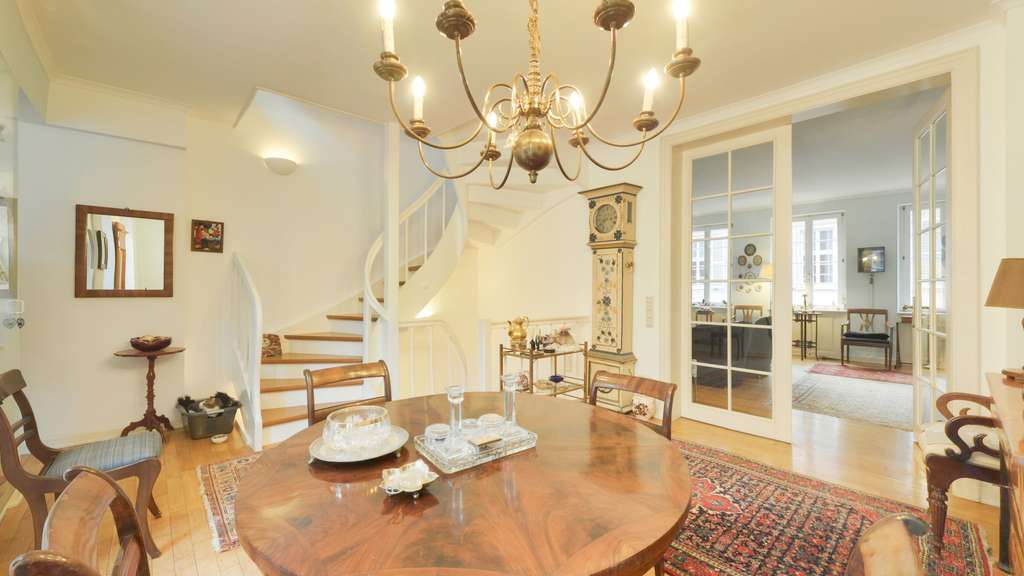 Herrschaftliche Stadtvilla in Bestlage der Heidelberger Altstadt – Schlossblick, Atrium & Dachterr