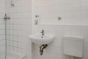 Leben in Kreuzberg: Stilvolle 2-Zimmer-Altbauwohnung mit großzügigem Grundriss – Wrangelstraße 90, 10997 Kreuzberg, Berlin – Vorschaubild 6