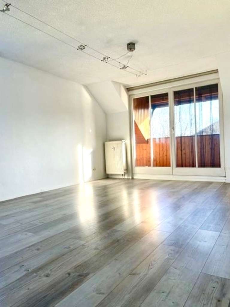 Charmante, lichtdurflutete 2-Zimmer-Wohnung mit Südbalkon und Garage