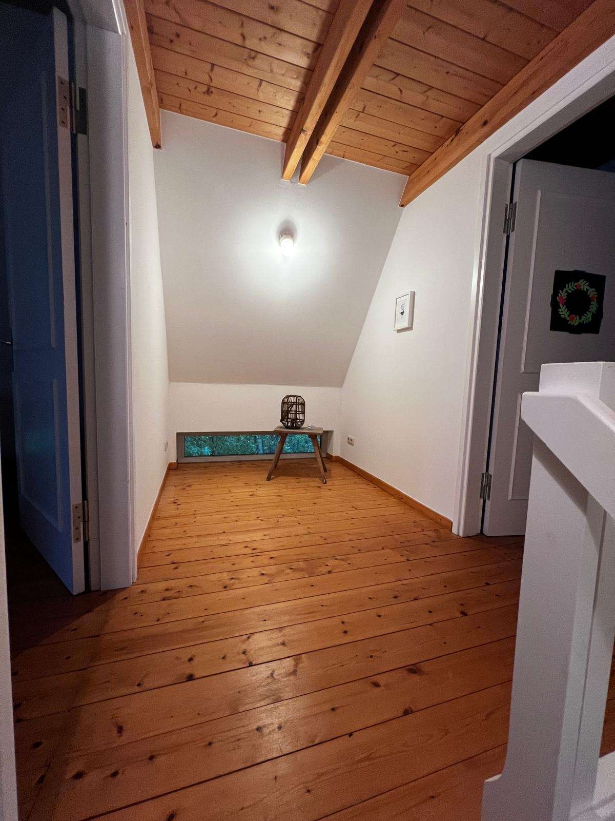 Immobilie in Neufeld - Charmantes Ferienhaus mit Reetdach, möbliert, energetisch top, 3,5 Zimmern und Außenstellplätzen  - Bild 2