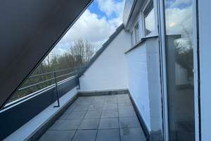 Charmante DG-Wohnung – neu renoviert & mit sonnigem Balkon