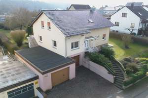 Familientraum mit großem Garten – Einfamilienhaus mit viel Potenzial in ruhiger Lage – Die vollständige Adresse der Immobilie erhältst du vom Anbieter., 74912 Kirchardt – Vorschaubild 1