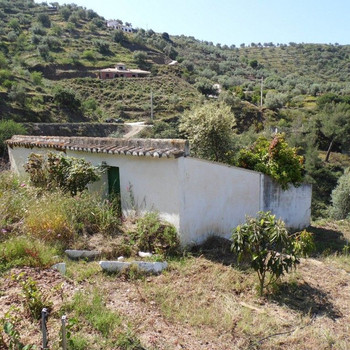 Landhaus zur Renovierung in Sayalonga