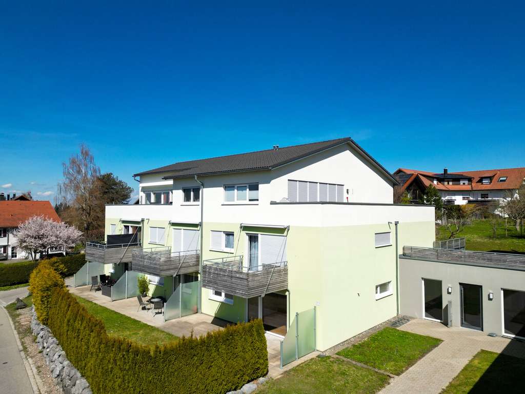 Immobilie in Weiler-Simmerberg - Exklusive Erdgeschosswohnung mit Sonnenterrasse in Simmerberg im Allgäu – modern und barrierefrei - Bild 1