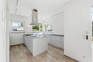 Krefeld-Uerdingen! Stilvolles Familiendomizil mit hochwertigster Ausstattung und Südgarten! – Die vollständige Adresse der Immobilie erhältst du vom Anbieter., 47829 Uerdingen, Krefeld – Vorschaubild 6