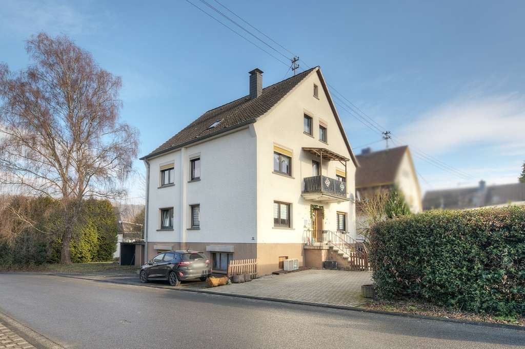 Immobilie in Windeck - Großzügiges Zweifamilienhaus inmitten von Dattenfeld  - Bild 1