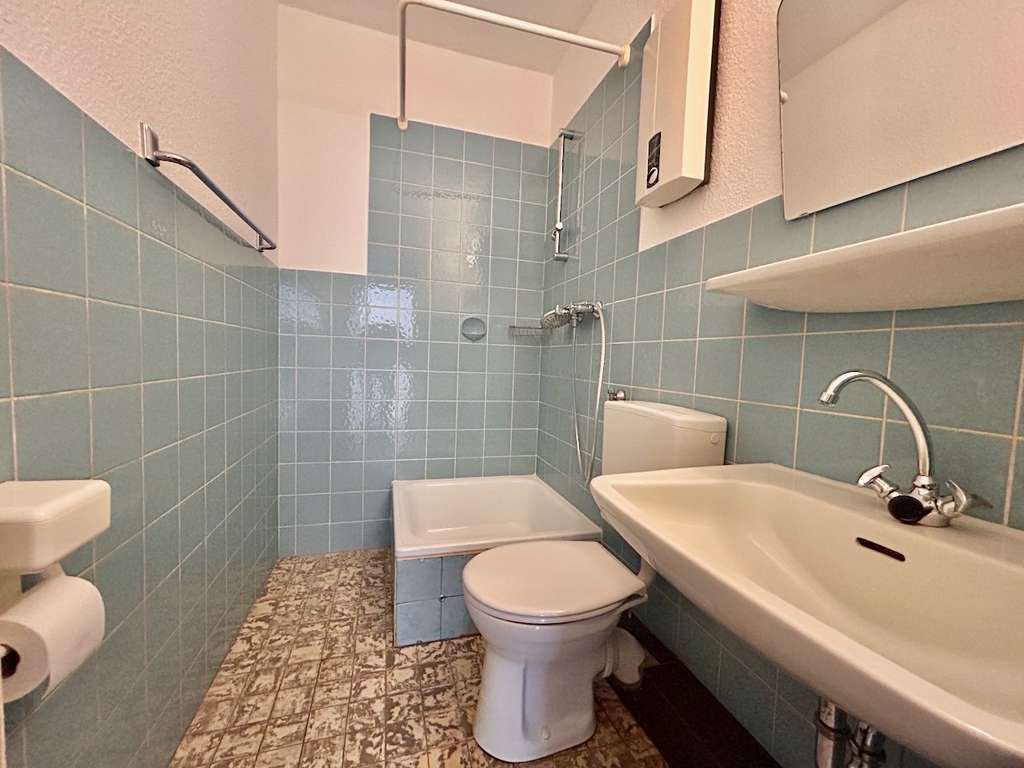 Immobilie in Neuss - Kompakte Dachgeschosswohnung mit großer Sonnen-Loggia und Weitblick - Bild 4