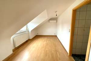 schöne Dachgeschosswohnung 
im 2. OG mit Garage und Gartenmitbenutzung 
in Nürnberg-Großreuth – Die vollständige Adresse der Immobilie erhältst du vom Anbieter., 90431 Großreuth bei Schweinau, Nürnberg – Vorschaubild 7