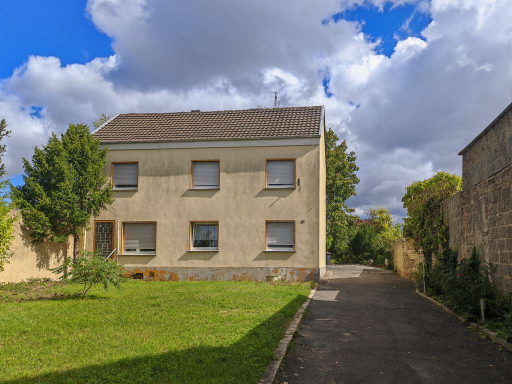 Freistehendes Einfamilienhaus mit viel Potenzial incl. Gartenhaus– Werkstatt & teilbares Grundstück