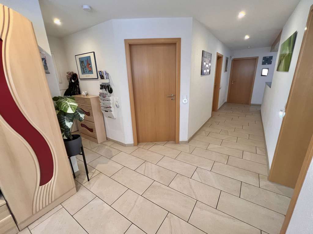 Immobilie in Weidenstetten - Großzügiges Wohnen auf zwei Ebenen! - Bild 1