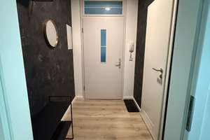 Stilvoll möblierte 2-Zimmer-Altbauwohnung mit großem Balkon – Anzengruberstraße 6, 30655 List, Hannover – Vorschaubild 2