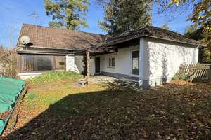 Freistehendes Einfamilienhaus mit großem Garten und Pool – Kapellenbergstraße 44, 71120 Grafenau – Vorschaubild 1