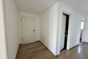 Zu vermieten! Wunderschöne 4-Zimmer-Wohnung in stadtnaher Lage – Die vollständige Adresse der Immobilie erhältst du vom Anbieter., 73230 Kirchheim unter Teck – Vorschaubild 2