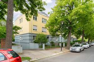 3-R-ETW mit gemütlicher Terrasse, Gäste-WC und TG-Stellplatz. Perspektivisch frei werdend.