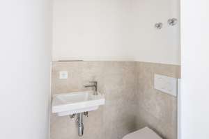 Bezugsfertig, neuer Preis: Erstbezug, Süd-Balkon und Tageslicht-Badezimmer. – Beuthener Straße 32, 81929 Daglfing, München – Vorschaubild 7