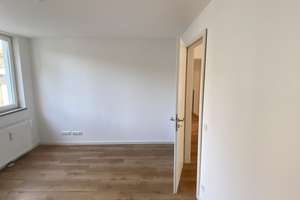 Geschmackvolle und geräumige 3-Zimmer-Wohnung mit Balkon und Einbauküche in Sendling, München – Die vollständige Adresse der Immobilie erhältst du vom Anbieter., 81373 Untersendling, München – Vorschaubild 9