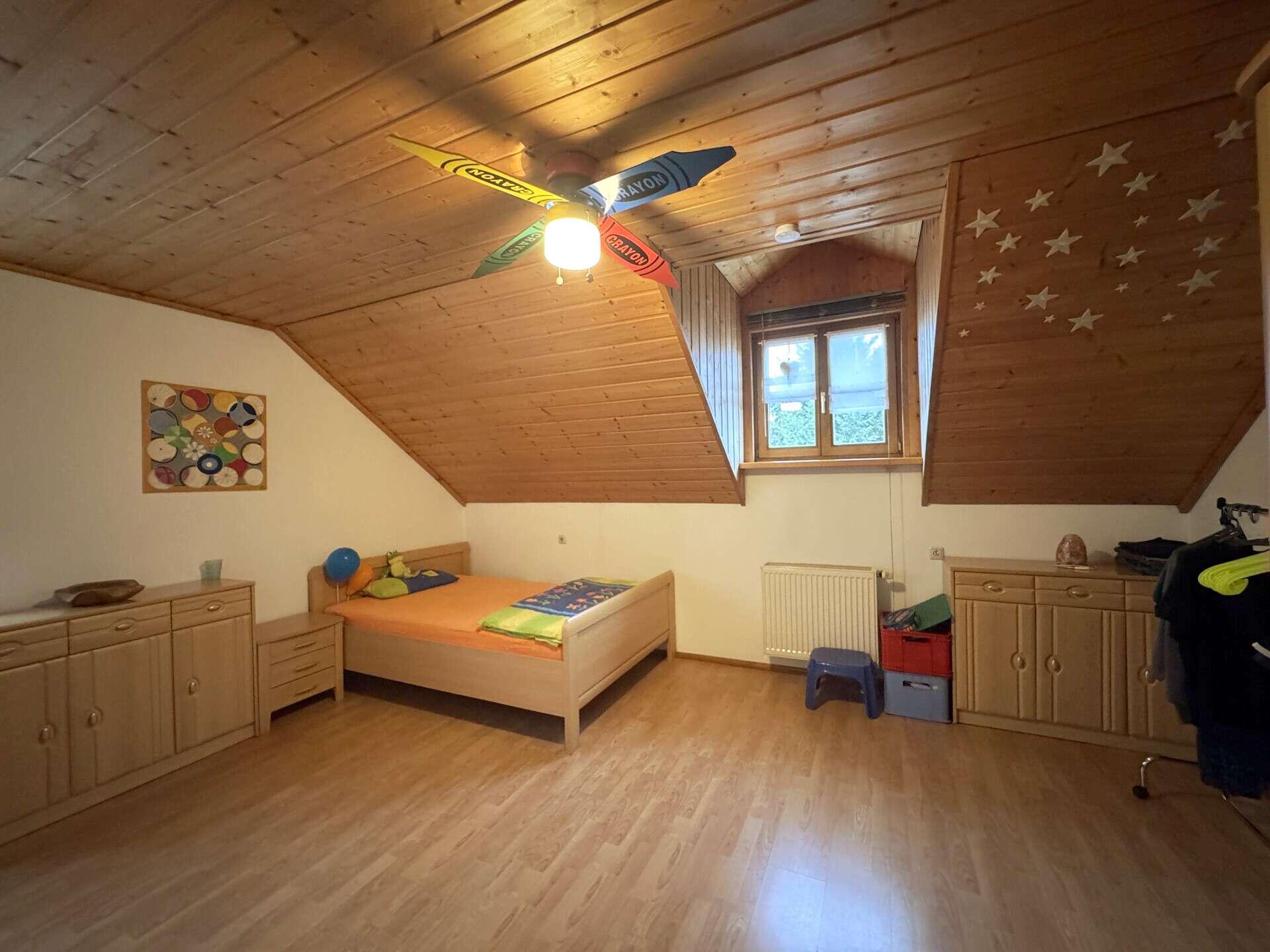 Immobilie in Bayerbach b. Ergoldsbach - Wohnhaus mit Weitblick & Freiraum – vielseitiges Anwesen mit Tierhaltung und zwei Einliegerwohnungen - Bild 5