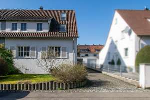 Charmante 1-2-Familien-Doppelhaushälfte in ruhiger Wohnlage – Die vollständige Adresse der Immobilie erhältst du vom Anbieter., 71634 Eglosheim, Ludwigsburg – Vorschaubild 2