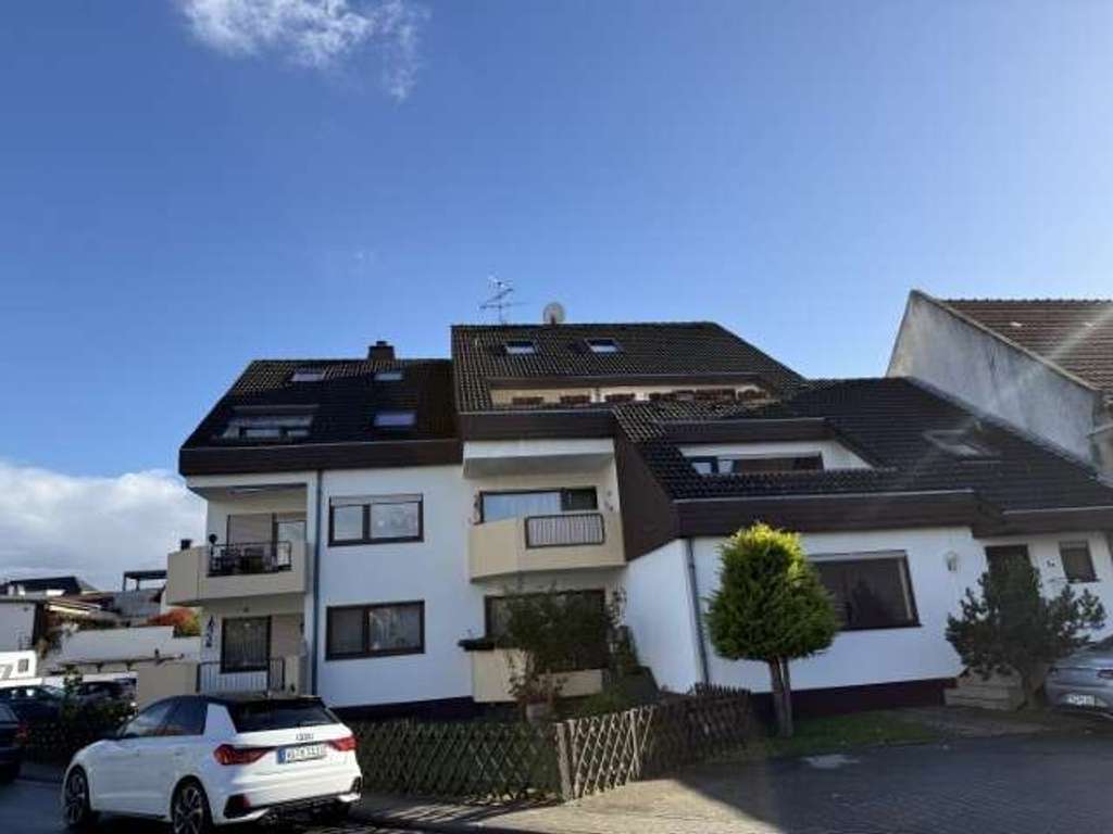 Immobilie in Flörsheim - Interessante 2 Zi.-Whg. mit ausgebautem Spitzboden, TGL-Bad, Balkon in gepflegter kleiner Wohnanlage - Bild 0