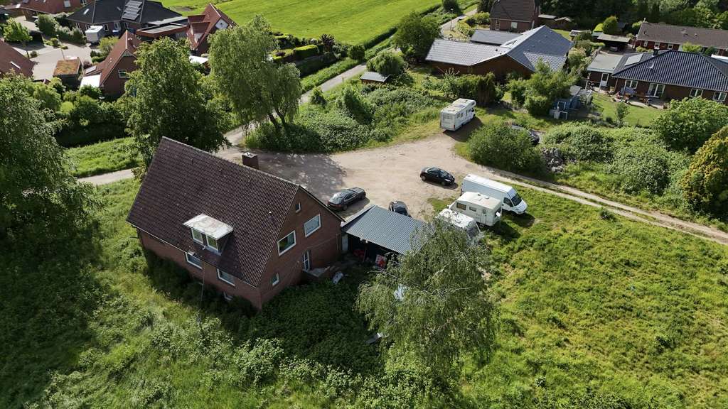 Immobilie in Stade - Zwei Objekte auf einem großzügigen 4.800 m² Baugrundstück mit Entwicklungspotenzial - Bild 4