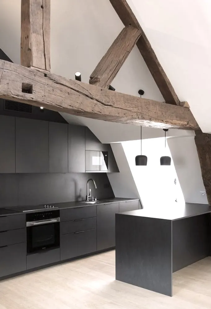 Rooftop Potential – 200 sqm Raw Space for Your Vision, Berlin – Bild 1