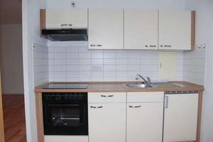 1-Raum-Wohnung mit Einbauküche und Balkon