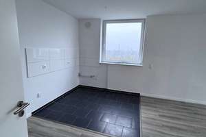 WE 1-8-3    2 Raum Wohnung mit großem Balkon - frei sofort – Husemannstraße 1, 47198 Hochheide, Duisburg – Vorschaubild 2