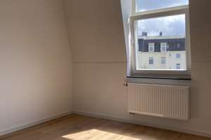 *** Frisch renovierte 3-Zimmer-Dachgeschosswohnung - günstig & zentral *** – Fürstenstr 16, 42277 Oberbarmen, Wuppertal – Vorschaubild 3