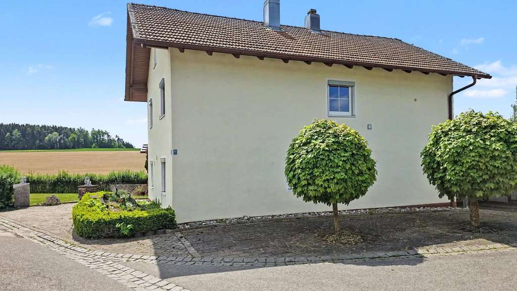 Immobilie in Falkenberg - Traumhaftes Familienhaus mit Pool und großem Garten – Willkommen zu Hause - Bild 1