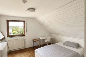 Helles, möbliertes 16 m² WG-Zimmer in Stuttgart-Vaihingen – Nähe Uni & HdM – Häfnerstraße 2, 70563 Heerstraße, Stuttgart – Vorschaubild 1