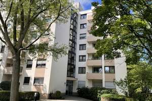 Renovierte 4-Zimmer-Wohnung mit zwei Balkonen und Tiefgaragenstellplatz!!