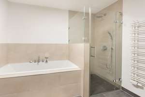 Urbaner Loft-Charakter am Wasser – architekturpreisgekröntes Wohnen im Osthafen – 60314 Ostend, Frankfurt am Main – Vorschaubild 10