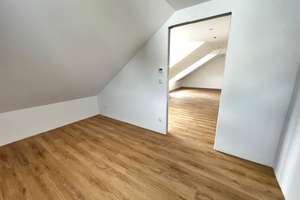 Sebaldussiedlung, Nähe Uni + City! Toll sanierte 2,5-Zi.-DG-Whg. + Garage! – Die vollständige Adresse der Immobilie erhältst du vom Anbieter., 91058 Sebaldus, Erlangen – Vorschaubild 9