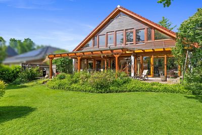 Besonderes Architektenhaus mit lichtdurchflutetem Wohnkonzept und großem Naturgrundstück