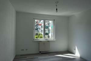 Familienwohnung mit Balkon und Einbauküche - NUR MIT WBS 100/140 mit besonderem Wohnbedarf! – Münchehagenstraße 36, 13125 Karow, Berlin – Vorschaubild 3