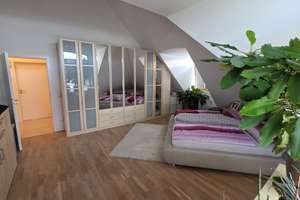 Wunderschöne , helle 4-Zimmer Dachatelierwohnung mit sonniger Südterrasse in München-Laim  – Hartelstraße 6a, 80689 St. Ulrich, München – Vorschaubild 10