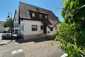 Spacey Single family home in Steinenbronn available Juli 10 - Großes Einfamilienhaus in Steinenbr... – Die vollständige Adresse der Immobilie erhältst du vom Anbieter., 71144 Steinenbronn – Vorschaubild 1