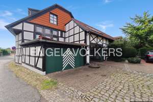 Großzügige 3-Zi.-Wohnung mit Loggia, Kamin & Garage