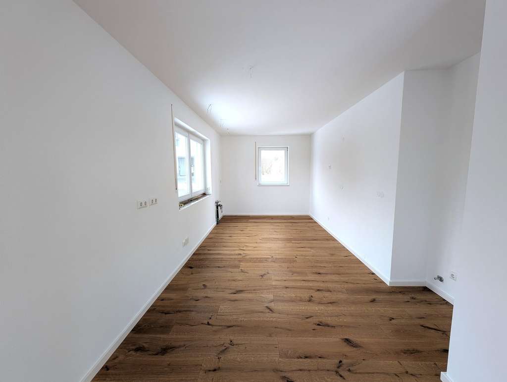 Immobilie in Hofstetten - Junges & freistehendes EFH, Holz-Pallet-Heizung, 3 Bäder, Ohne Maklergebühr - Bild 4