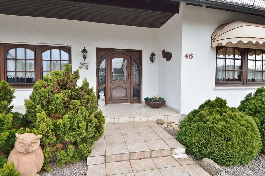 Immobilie in Nalbach - Freistehendes Ein- bis Zweifamilienhaus mit Garage in Top Lage von Nalbach - Bild 2