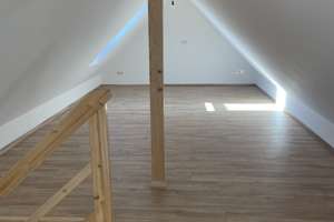 Helle neue 4 Zimmer Wohnung mit Balkon 