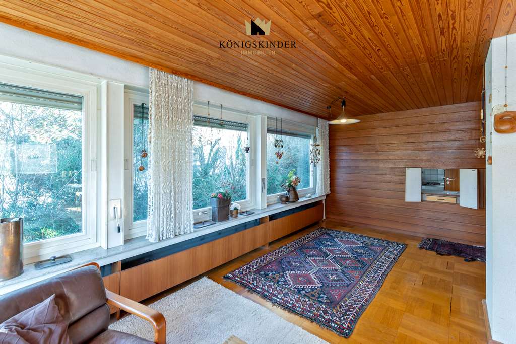 Immobilie in Bad Urach - Riesiges Anwesen in fantastischer Lage! EFH mit ELW mit großem Garten, fantastischer Aussicht - Bild 2