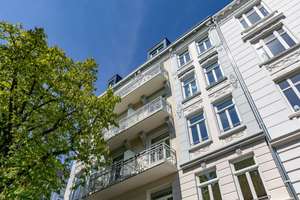 Imposanter Altbau - Langfristig vermietete Kapitalanlage in exklusiver Lage ++ courtagefrei ++
